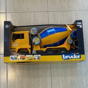NEW 🆕 Bruder Vibrant Yellow and Blue Mixer Truck